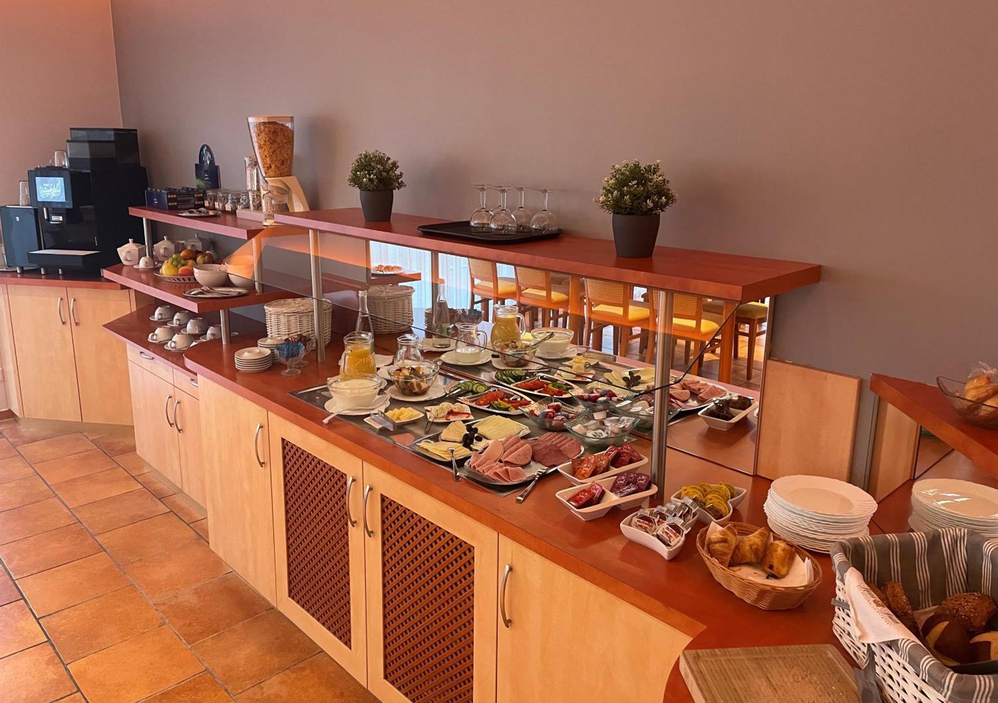 Hotel Am Hardtsee Ubstadt-Weiher Экстерьер фото